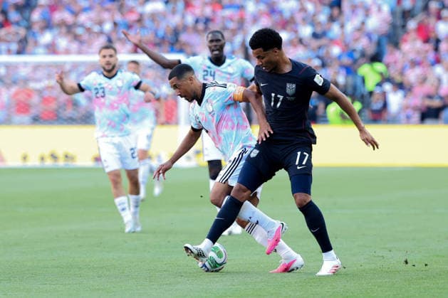 July 6, 2026, Seattle, Washington, US: United States of America midfielder Malik Tillman (17) and Belgium midfielder Youri Tielemans (8) fight for ball in the first half game US national team, Nationalteam vs Belgium National Team for the FIFA World Cup, WM, Weltmeisterschaft, Fussball round of 16 match, at Seattle Stadium. Seattle US - ZUMAl181 20260706_zsp_l181_017 Copyright: xMelissaxLevinx