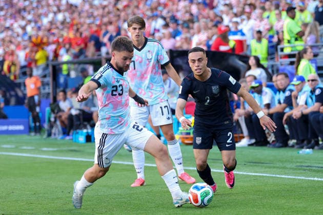 July 6, 2026, Seattle, Washington, US: Belgium midfielder Nicolas Raskin (23) defends ball against United States of America defender SergioÂ±o Dest (2) in the first half game US national team, Nationalteam vs Belgium National Team for the FIFA World Cup, WM, Weltmeisterschaft, Fussball round of 16 match, at Seattle Stadium. USA National Team Vs Belgium National Team  - ZUMAl181 20260706_zsp_l181_020 Copyright: xMelissaxLevinx