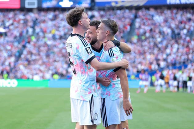 July 6, 2026, Seattle, Washington, US: Belgium midfielder Nicolas Raskin (23) and Belgium forward Leandro Trossard (10) and Belgium defender Maxim de Cuyper (5) celebrate a goal in the first half game USA national team, Nationalteam vs Belgium National Team for the FIFA World Cup, WM, Weltmeisterschaft, Fussball round of 16 match, at Seattle Stadium. USA National Team Vs Belgium National Team  - ZUMAl181 20260706_zsp_l181_048 Copyright: xMelissaxLevinx