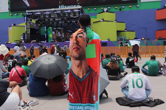 Spain v Portugal Fan Festival- FIFA World Cup, WM, Weltmeisterschaft, Fussball 2026 A Cristiano Ronaldo fan watching the FIFA World Cup 2026 round of 16 match between Portugal and Spain on a giant screen at Mexico on July 6, 2026, in Mexico City, Mexico. (Photo by Carlos Santiago Eyepix Group) Copyright: xCarlosxSantiago xEyepixxGroupx CS_06072026_191712