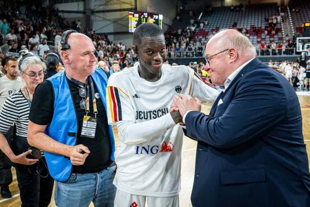 Basketball Bamberg 06.07.2026.2026 FIBA World Cup Qualifier Qualifikation zur Weltmeisterschaft 2027 Deutschland (GER) - Zypern (CYP) Dennis Schröder Schroeder (Deutschland, No.17) Schröder Schroder Ingo Weiss re. *** Basketball Bamberg July 6, 2026 2026 FIBA World Cup Qualifier Qualification for the 2027 World Cup Germany GER Cyprus CYP Dennis Schröder Schroeder Germany, No. 17 Schröder Schroder Ingo Weiss re