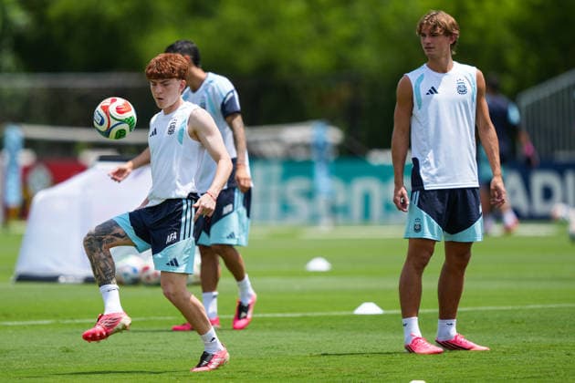 (260707) -- ATLANTA, July 7, 2026 -- Valentin Barco (L) of Argentina attends a training session ahead of round of 16 match between Argentina and Egypt at the 2026 FIFA World Cup, WM, Weltmeisterschaft, Fussball in Atlanta, the United States, on July 6, 2026. ) (SP)U.S.-ATLANTA-FOOTBALL-FIFA WORLD CUP-TEAM ARGENTINA-TRAINING ChenxYichen 
