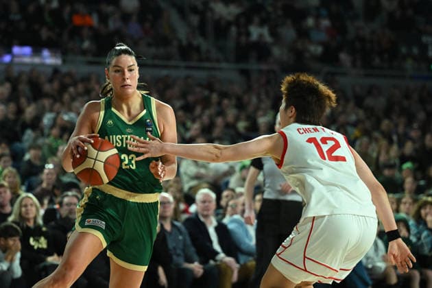 BASKETBALL WOMEN AUSTRALIA CHINA, Alexandra Fowler of Australia (left) in action during the women™s international basketball match between the Australian Opals and China at John Cain Arena in Melbourne, Tuesday, July 7, 2026. ( NO ARCHIVING, EDITORIAL USE ONLY MELBOURNE VICTORIA AUSTRALIA  Copyright: xJAMESxROSSx 20260707134041888008