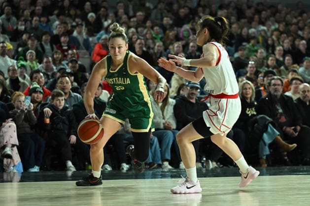 BASKETBALL WOMEN AUSTRALIA CHINA, Amy Atwell of Australia (left) in action during the women™s international basketball match between the Australian Opals and China at John Cain Arena in Melbourne, Tuesday, July 7, 2026. ( NO ARCHIVING, EDITORIAL USE ONLY MELBOURNE VICTORIA AUSTRALIA  Copyright: xJAMESxROSSx 20260707142215950269