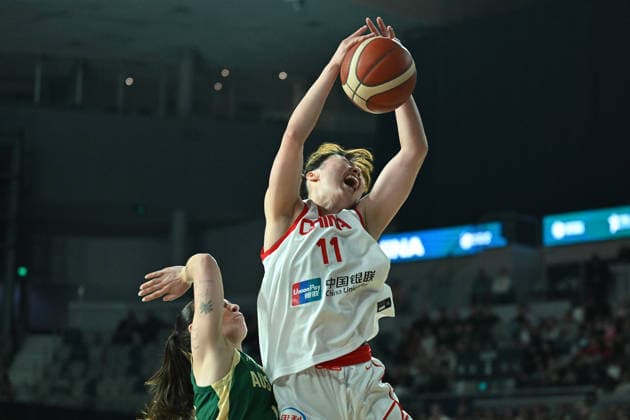 BASKETBALL WOMEN AUSTRALIA CHINA, Xinyu Luo of China (right) collects a rebound during the women™s international basketball match between the Australian Opals and China at John Cain Arena in Melbourne, Tuesday, July 7, 2026. ( NO ARCHIVING, EDITORIAL USE ONLY MELBOURNE VICTORIA AUSTRALIA  Copyright: xJAMESxROSSx 20260707123445340599