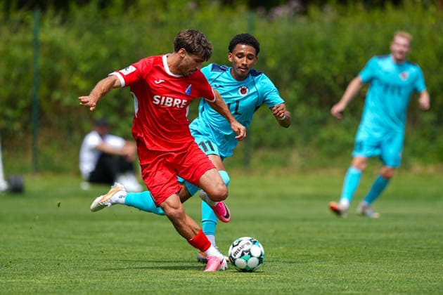 07.07.2026, xydrx, Fußball, Testspiel, FC Viktoria Köln - TSV Steinbach Haiger, Saison 2026 2027, Sportplatz Pohlstadtsweg: Serkan Firat (TSV Steinbach Haiger, 11) im Zweikampf gegen Eric Gueye (FC Viktoria Köln, 11) DFB regulations prohibit any use of photographs as image sequences and or quasi-video. *** July 7, 2026, xydrx, soccer, exhibition match, FC Viktoria Köln vs. TSV Steinbach Haiger, 2026–2027 season, Pohlstadtsweg Sports Field, Serkan Firat (TSV Steinbach Haiger), No. 11 in a tackle against Eric Gueye (FC Viktoria Köln), No. 11. DFB regulations prohibit any use of photographs as image sequences and or quasi-video. Copyright: HMBxMedia YannisxDreimann