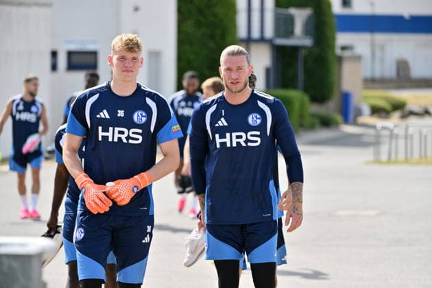 Torwart Loris Karius (Schalke 04), Torwart Johannes Siebeking (FC Schalke 04), v.re. 07.07.2026, Fussball 1. Bundesliga, Saison 2026 2027, Training FC Schalke 04 Gelsenkirchen Trainingsgelände Nordrhein Westfalen Deutschland *** Goalkeeper Loris Karius, Schalke 04; Goalkeeper Johannes Siebeking, FC Schalke 04; July 7, 2026, Soccer, Bundesliga 1, 2026–2027 season, FC Schalke 04 training session in Gelsenkirchen, training facility in North Rhine-Westphalia, Germany Team2
