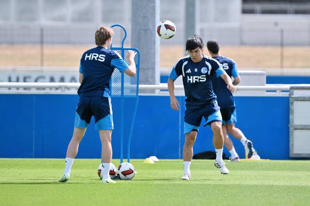 Satoshi Tanaka (FC Schalke 04), re. 07.07.2026, Fussball 1. Bundesliga, Saison 2026 2027, Training FC Schalke 04 Gelsenkirchen Trainingsgelände Nordrhein Westfalen Deutschland *** Satoshi Tanaka, FC Schalke 04, July 7, 2026, Soccer, Bundesliga 1, 2026–2027 Season, FC Schalke 04 Training, Gelsenkirchen, Training Facility, North Rhine-Westphalia, Germany Team2
