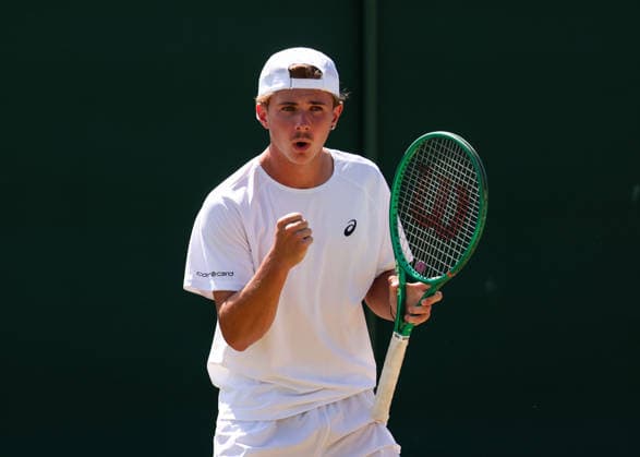 Flynn Thomas (SUI) macht die Faust und jubelt,Jubel, Emotion, Jungen Einzel, Boys Singles Tennis - Wimbledon 2026 - Grand Slam ITF ATP, Tennis Herren WTA, Tennis Damen - AELTC - London - - Great Britain - 7 July 2026. *** Flynn Thomas (SUI) pumps his fist and celebrates; celebration, emotion, Boys Singles, Boys Singles Tennis, Wimbledon 2026, Grand Slam, ITF, ATP, WTA, AELTC, London, Great Britain, July 7, 2026 Copyright: xJuergenxHasenkopfx