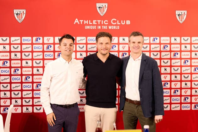 New Athletic Club head coach Edin Terzic New Athletic Club manager, Edin Terzic, posing alongside the club s president, Jon Uriarte, and the director of football, Mikel Gonzalez, in front of the official press backdrop during his presentation at San Mames on July 7, 2026, in Bilbao, Spain. Bilbao San Mames Basque Country Spain 0001_RLPrsETATH2K26__L1_9023 Copyright: xRicardoxLarreinax
