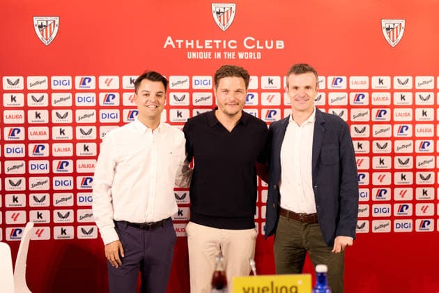 New Athletic Club head coach Edin Terzic New Athletic Club manager, Edin Terzic, posing alongside the club s president, Jon Uriarte, and the director of football, Mikel Gonzalez, in front of the official press backdrop during his presentation at San Mames on July 7, 2026, in Bilbao, Spain. Bilbao San Mames Basque Country Spain 0002_RLPrsETATH2K26__L1_9055 Copyright: xRicardoxLarreinax
