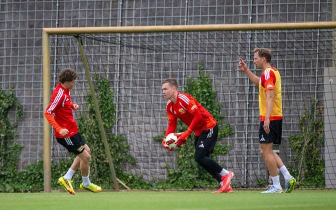 Fußball, Herren, Saison 2026 2027, 1. Bundesliga, 1. FC Union Berlin, Training auf Trainingsplatz II, v. l. Linus Güther (1. FC Union), Torwart Matheo Raab (1. FC Union Berlin), Marvin Friedrich (1. FC Union), 07.07. 2026, *** Soccer, Men s, 2026–2027 Season, Bundesliga 1, 1. FC Union Berlin, Training on Training Field II, from left: Linus Güther (1. FC Union), goalkeeper Matheo Raab (1. FC Union Berlin), Marvin Friedrich (1. FC Union), July 7, 2026, Copyright: xMatthiasxKochx