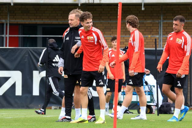 DEU, DFL, 1. FBL, 1.FC Union, Training, 07.07.2026, Stadion Alte Foersterei, Berlin, DEU, DFL, 1. FBL, 1.FC Union, Training, Cheftrainer Mauro Lustrinelli (1.FC Union Berlin), Linus Gurther (1.FC Union Berlin 49), Josip Juranovic (1.FC Union Berlin 18) DFL - regulations prohibit any use of Photographs as image sequences and or quasi-video *** GER, DFL, 1st Bundesliga, 1. FC Union, Training, July 7, 2026, Alte Foersterei Stadium, Berlin, GER, DFL, 1st Bundesliga, 1 FC Union, Training, Head Coach Mauro Lustrinelli 1 FC Union Berlin, Linus Gurther 1 FC Union Berlin 49, Josip Juranovic 1 FC Union Berlin 18 DFL regulations prohibit any use of photographs as image sequences and or quasi-video Nordphotox xEngler nph00076