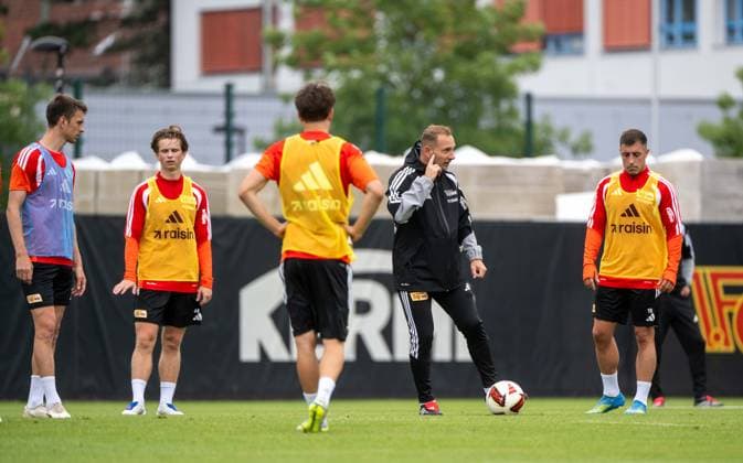 Fußball, Herren, Saison 2026 2027, 1. Bundesliga, 1. FC Union Berlin, Training auf Trainingsplatz II, v. l. Janik Haberer (1. FC Union Berlin), Tim Blaszczak (1. FC Union), Duje Sliskovic (1. FC Union Berlin), Trainer Mauro Lustrinelli (1. FC Union Berlin), Josip Juranovic (1. FC Union Berlin), 07.07. 2026, *** Soccer, Men s, 2026–2027 Season, Bundesliga 1, 1. FC Union Berlin, Training on Training Field II, from left: Janik Haberer (1. FC Union Berlin), Tim Blaszczak (1. FC Union), Duje Sliskovic (1. FC Union Berlin), Coach Mauro Lustrinelli (1. FC Union Berlin), Josip Juranovic (1. FC Union Berlin), July 7, 2026, Copyright: xMatthiasxKochx