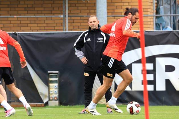 DEU, DFL, 1. FBL, 1.FC Union, Training, 07.07.2026, Stadion Alte Foersterei, Berlin, DEU, DFL, 1. FBL, 1.FC Union, Training, Cheftrainer Mauro Lustrinelli (1.FC Union Berlin), Christopher Trimmel (1.FC Union Berlin 28) DFL - regulations prohibit any use of Photographs as image sequences and or quasi-video *** DEU, DFL, 1 FBL, 1 FC Union, Training, July 7, 2026, Alte Foersterei Stadium, Berlin, DEU, DFL, 1 FBL, 1 FC Union, Training, Head Coach Mauro Lustrinelli, 1 FC Union Berlin, Christopher Trimmel, 1 FC Union Berlin 28. DFL regulations prohibit any use of photographs as image sequences and or quasi-video. Nordphotox xEngler nph00076
