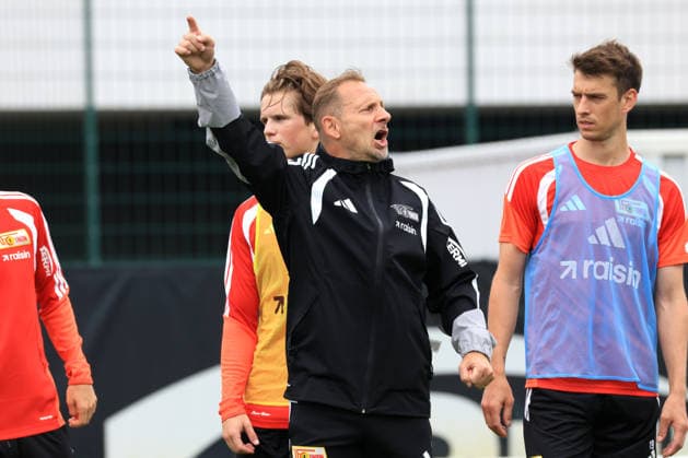 DEU, DFL, 1. FBL, 1.FC Union, Training, 07.07.2026, Stadion Alte Foersterei, Berlin, DEU, DFL, 1. FBL, 1.FC Union, Training, Cheftrainer Mauro Lustrinelli (1.FC Union Berlin), Janik Haberer (1.FC Union Berlin 19) DFL - regulations prohibit any use of Photographs as image sequences and or quasi-video *** DEU, DFL, 1 FBL, 1 FC Union, Practice, July 7, 2026, Alte Foersterei Stadium, Berlin, DEU, DFL, 1 FBL, 1 FC Union, Training, Head Coach Mauro Lustrinelli, 1 FC Union Berlin, Janik Haberer, 1 FC Union Berlin. DFL regulations prohibit any use of photographs as image sequences and or quasi-video. Nordphotox xEngler nph00076