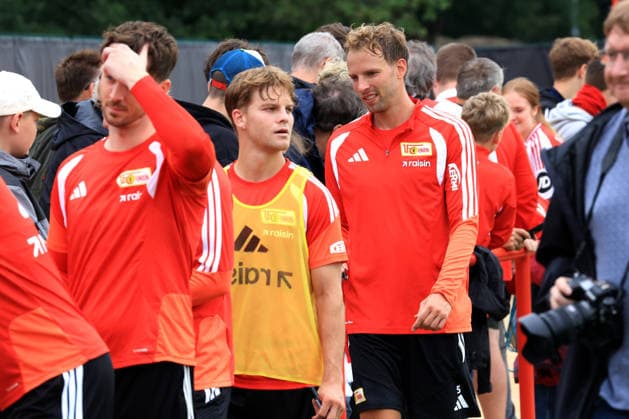 DEU, DFL, 1. FBL, 1.FC Union, Training, 07.07.2026, Stadion Alte Foersterei, Berlin, DEU, DFL, 1. FBL, 1.FC Union, Training, Unioner-Spieler bei den 1.FC Union-Fans, Andras Schaefer (1.FC Union Berlin 13), Marvin Friedrich (1.FC Union Berlin 5) DFL - regulations prohibit any use of Photographs as image sequences and or quasi-video *** DEU, DFL, 1 FBL, 1 FC Union, Training, July 7, 2026, Alte Foersterei Stadium, Berlin, DEU, DFL, 1 FBL, 1 FC Union, Training, 1 FC Union players with 1 FC Union fans, Andras Schaefer 1 FC Union Berlin 13, Marvin Friedrich 1 FC Union Berlin 5. DFL regulations prohibit any use of photographs as image sequences and or quasi-video. Nordphotox xEngler nph00076