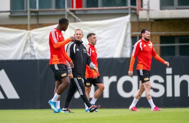 Fußball, Herren, Saison 2026 2027, 1. Bundesliga, 1. FC Union Berlin, Training auf Trainingsplatz II, v. l. Ilyas Ansah (1. FC Union), Trainer Mauro Lustrinelli (1. FC Union Berlin), Josip Juranovic (1. FC Union Berlin), Oliver Burke (1. FC Union Berlin), 07.07. 2026, *** Soccer, Men s, 2026–2027 Season, Bundesliga 1, 1. FC Union Berlin, Training on Training Field II, from left: Ilyas Ansah (1. FC Union), Coach Mauro Lustrinelli (1. FC Union Berlin), Josip Juranovic (1. FC Union Berlin), Oliver Burke (1. FC Union Berlin), July 7, 2026, Copyright: xMatthiasxKochx
