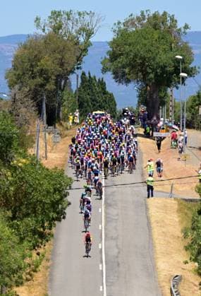 The pack of riders pictured in action during stage 4 of the 2026 Tour de France cycling race, a stage of 181,9km from Carcassonne to Foix, on Tuesday 07 July 2026. The 113th edition of the Tour de France starts on Saturday 4 July in Barcelona, Spain, and will finish in Paris, France on the 26th of July. DAVIDxPINTENS  x180606030x