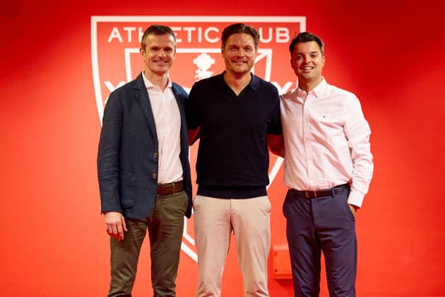 New Athletic Club head coach Edin Terzic New Athletic Club manager, Edin Terzic, posing alongside the club s president, Jon Uriarte, and the director of football, Mikel Gonzalez during his presentation at San Mames on July 7, 2026, in Bilbao, Spain. Bilbao San Mames Basque Country Spain 0050_RLPrsETATH2K26__L1_0206 Copyright: xRicardoxLarreinax