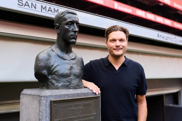 New Athletic Club head coach Edin Terzic New Athletic Club manager, Edin Terzic, posing next to the iconic bronze bust of Athletic Club legend Rafael Moreno Pichichi inside San MamŽs stadium during his presentation at San Mames on July 7, 2026, in Bilbao, Spain. Bilbao San Mames Basque Country Spain 0045_RLPrsETATH2K26__L1_0101 Copyright: xRicardoxLarreinax