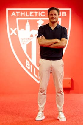 New Athletic Club head coach Edin Terzic Edin Terzic, new head coach of Athletic Club poses in front of the badge of Athletic Club during his presentation at San Mames on July 7, 2026, in Bilbao, Spain. Bilbao San Mames Basque Country Spain 0048_RLPrsETATH2K26__L1_0168 Copyright: xRicardoxLarreinax