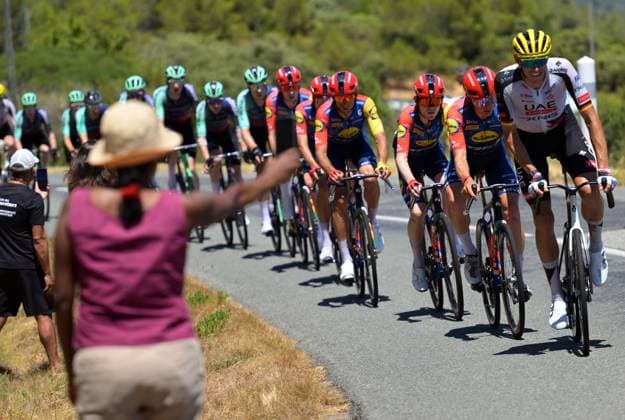 The pack of riders pictured in action during stage 4 of the 2026 Tour de France cycling race, a stage of 181,9km from Carcassonne to Foix, on Tuesday 07 July 2026. The 113th edition of the Tour de France starts on Saturday 4 July in Barcelona, Spain, and will finish in Paris, France on the 26th of July. DAVIDxPINTENS  x180613579x