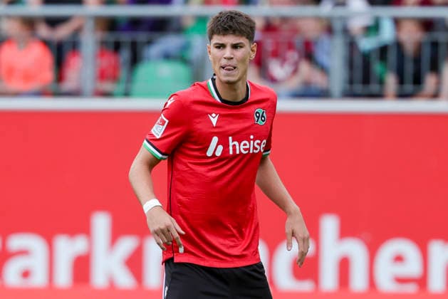 Tycan Kurt (Hannover 96) schaut, Friendly match, Hannover 96 v 1. FC Phoenix Luebeck, Eilenriedestadion am 07. July 2026 in Hannover, Deutschland. (Foto von Marco Steinbrenner DeFodi Images) Tycan Kurt (Hannover 96) looks on, Friendly match, Hannover 96 v 1. FC Phoenix Luebeck, , July 7, 2026 in Hanover, Germany. (Photo by Marco Steinbrenner DeFodi Images) - *** Tycan Kurt watches Hannover 96, Friendly match, Hannover 96 vs. 1 FC Phoenix Lübeck, Eilenriedestadion on July 7, 2026, in Hanover, Germany. Photo by Marco Steinbrenner, DeFodi Images. Tycan Kurt watches Hannover 96, Friendly match, Hannover 96 vs. 1 FC Phoenix Lübeck, July 7, 2026, in Hanover, Germany. Photo by Marco Steinbrenner, DeFodi Images