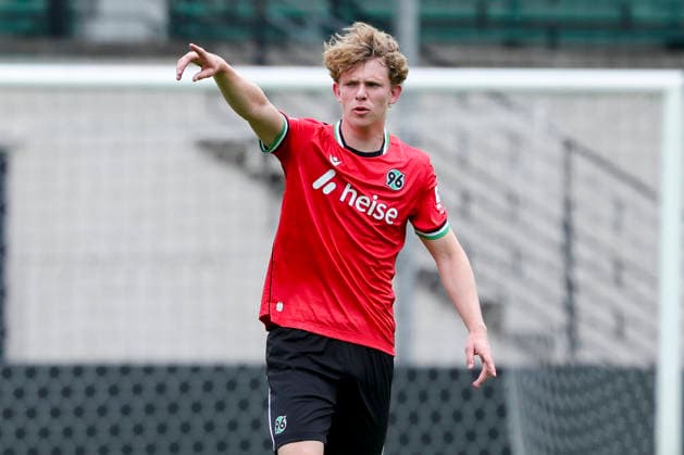 Joschua Siewert (Hannover 96) gestikuliert, Friendly match, Hannover 96 v 1. FC Phoenix Luebeck, Eilenriedestadion am 07. July 2026 in Hannover, Deutschland. (Foto von Marco Steinbrenner DeFodi Images) Joschua Siewert (Hannover 96) gestures, Friendly match, Hannover 96 v 1. FC Phoenix Luebeck, , July 7, 2026 in Hanover, Germany. (Photo by Marco Steinbrenner DeFodi Images) - *** Joschua Siewert of Hannover 96 gestures, Friendly match, Hannover 96 vs. 1 FC Phoenix Lübeck, Eilenriedestadion on July 7, 2026, in Hanover, Germany. Photo by Marco Steinbrenner, DeFodi Images. Joschua Siewert of Hannover 96 gestures, Friendly match, Hannover 96 vs. 1 FC Phoenix Lübeck, July 7, 2026, in Hanover, Germany. Photo by Marco Steinbrenner, DeFodi Images