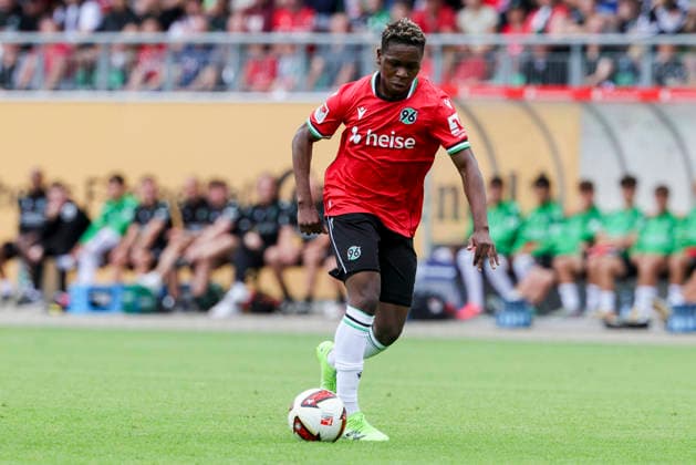 Mwisho Mhango (Hannover 96) kontrolliert den Ball, Friendly match, Hannover 96 v 1. FC Phoenix Luebeck, Eilenriedestadion am 07. July 2026 in Hannover, Deutschland. (Foto von Marco Steinbrenner DeFodi Images) Mwisho Mhango (Hannover 96) controls the ball, Friendly match, Hannover 96 v 1. FC Phoenix Luebeck, , July 7, 2026 in Hanover, Germany. (Photo by Marco Steinbrenner DeFodi Images) - *** Mwisho Mhango of Hannover 96 controls the ball, Friendly match, Hannover 96 vs. 1 FC Phoenix Lübeck, Eilenriedestadion on July 7, 2026, in Hannover, Germany Photo by Marco Steinbrenner DeFodi Images Mwisho Mhango Hannover 96 controls the ball, Friendly match, Hannover 96 vs. 1 FC Phoenix Lübeck, July 7, 2026, in Hanover, Germany Photo by Marco Steinbrenner DeFodi Images