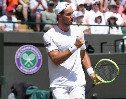 Tennis - 2026 Wimbledon Championships - Day Eight (Week Two) - All England Lawn Tennis & Croquet Club, London - Tuesday 7th July 2026 Court 1 : Mens Singles : Yannik Sinner (ITA) v Jan Lennard Struff (GER) Jan Lennard Struff (GER) COLORSPORT ANDREW COWIE 