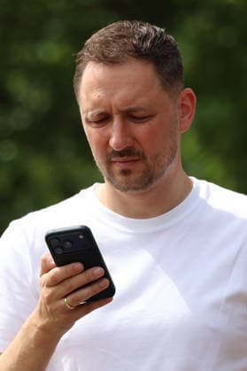 07.07.2026, xrekx, Fussball 2.Bundesliga, 1.FC Kaiserslautern - Training v.l. Marcel Klos Sportdirektor (1.FC Kaiserslautern) Handy, Smartphone, Telefon (DFL DFB REGULATIONS PROHIBIT ANY USE OF PHOTOGRAPHS as IMAGE SEQUENCES and or QUASI-VIDEO) Kaiserslautern *** July 7, 2026, xrekx, Soccer, 2. Bundesliga, 1 FC Kaiserslautern Training: Marcel Klos, Sports Director of 1 FC Kaiserslautern, Cell Phone, Smartphone, Phone. DFL and DFB regulations prohibit any use of photographs as image sequences and or quasi-video. Kaiserslautern