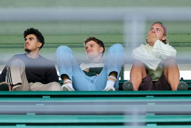 Husseyn Chakroun (Hannover 96), Benedikt Pichler (Hannover 96) und Lars Gindorf (Hannover 96) sitzen auf der Tribuene und verfolgen das Spiel, Friendly match, Hannover 96 v 1. FC Phoenix Luebeck, Eilenriedestadion am 07. July 2026 in Hannover, Deutschland. (Foto von Marco Steinbrenner DeFodi Images) Husseyn Chakroun (Hannover 96), Benedikt Pichler (Hannover 96) und Lars Gindorf (Hannover 96) are sitting in the stands watching the match, Friendly match, Hannover 96 v 1. FC Phoenix Luebeck, , July 7, 2026 in Hanover, Germany. (Photo by Marco Steinbrenner DeFodi Images) - *** Husseyn Chakroun (Hannover 96), Benedikt Pichler (Hannover 96), and Lars Gindorf (Hannover 96) are sitting in the stands watching the game, a friendly match, Hannover 96 vs. 1 FC Phoenix Lübeck, Eilenriedestadion on July 7, 2026, in Hannover, Germany. Photo by Marco Steinbrenner, DeFodi Images. Husseyn Chakroun (Hannover 96), Benedikt Pichler (Hannover 96), and Lars Gindorf (Hannover 96) are sitting in the stands watching the match—a friendly between Hannover 96 and 1 FC Phoenix Lübeck—on July 7, 2026, in Hanover, Germany. Photo by Marco Steinbrenner, DeFodi Images