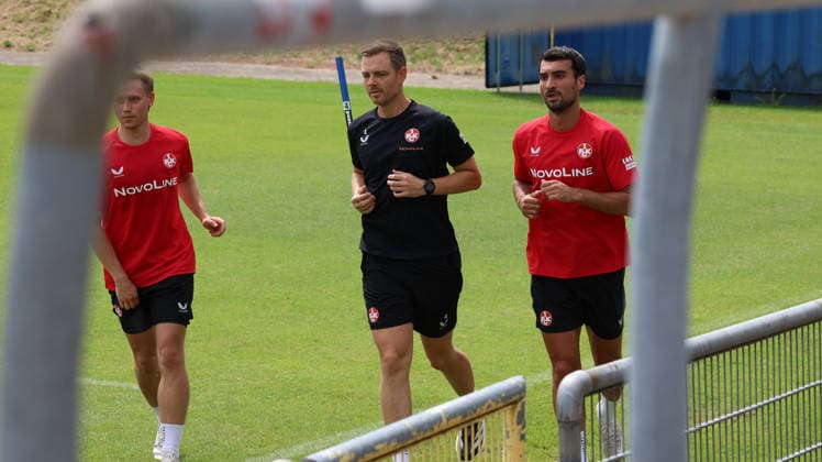 07.07.2026, xrekx, Fussball 2.Bundesliga, 1.FC Kaiserslautern - Training v.l. Naatan Skyttä Skyttae (1.FC Kaiserslautern) Jimmy Lohberg Performance Manager (1.FC Kaiserslautern) Mahir Emreli (1.FC Kaiserslautern) (DFL DFB REGULATIONS PROHIBIT ANY USE OF PHOTOGRAPHS as IMAGE SEQUENCES and or QUASI-VIDEO) Kaiserslautern *** July 7, 2026, xrekx, Soccer 2. Bundesliga, 1 FC Kaiserslautern Training v l Naatan Skyttä Skyttae 1 FC Kaiserslautern Jimmy Lohberg Performance Manager 1 FC Kaiserslautern Mahir Emreli 1 FC Kaiserslautern DFL DFB REGULATIONS PROHIBIT ANY USE OF PHOTOGRAPHS as IMAGE SEQUENCESand or QUASI-VIDEO Kaiserslautern