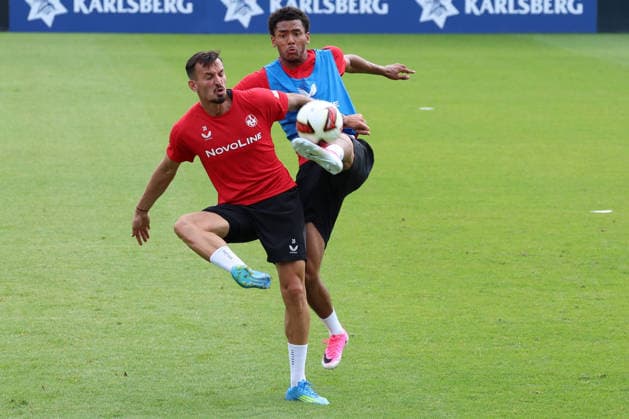 07.07.2026, xrekx, Fussball 2.Bundesliga, 1.FC Kaiserslautern - Training v.l. Mergim Berisha (1.FC Kaiserslautern) Thierry Tazemeta (1.FC Kaiserslautern) Zweikampf, Aktion, action, battle for the ball (DFL DFB REGULATIONS PROHIBIT ANY USE OF PHOTOGRAPHS as IMAGE SEQUENCES and or QUASI-VIDEO) Kaiserslautern *** July 7, 2026, xrekx, Soccer 2. Bundesliga, 1. FC Kaiserslautern Training: from left, Mergim Berisha, 1. FC Kaiserslautern, Thierry Tazemeta, 1. FC Kaiserslautern, tackle, action, battle for the ball DFL DFB REGULATIONS PROHIBIT ANY USE OF PHOTOGRAPHS as IMAGE SEQUENCES and or QUASI-VIDEO Kaiserslautern