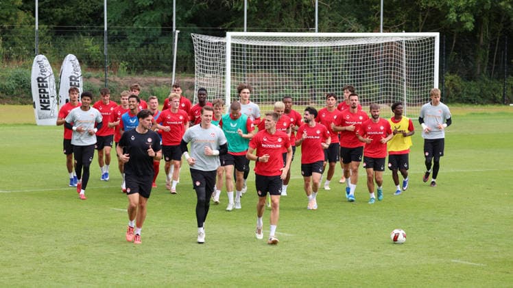 07.07.2026, xrekx, Fussball 2.Bundesliga, 1.FC Kaiserslautern - Training v.l. Nils Vogt Athletiktrainer (1.FC Kaiserslautern) Julian Krahl (1.FC Kaiserslautern) Fabian Kunze (1.FC Kaiserslautern) (DFL DFB REGULATIONS PROHIBIT ANY USE OF PHOTOGRAPHS as IMAGE SEQUENCES and or QUASI-VIDEO) Kaiserslautern *** July 7, 2026, xrekx, Soccer 2. Bundesliga, 1 FC Kaiserslautern Training: Nils Vogt, Athletic Trainer, 1 FC Kaiserslautern; Julian Krahl, 1 FC Kaiserslautern; Fabian Kunze, 1 FC Kaiserslautern. DFL and DFB regulations prohibit any use of photographs as image sequences and or QUASI VIDEO Kaiserslautern