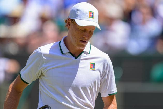 Day Nine: The Championships - Wimbledon 2026 LONDON, ENGLAND JULY 07 - Jannik Sinner of Italy looks dejected during Gentlemen s Quarter Final against Jan-Lennard Struff of Germany at The Wimbledon Lawn Tennis Championship at Wimbledon on July 07, 2026 in London, England. (Photo by Keeran Marquis)  Copyright: xKeeranxMarquis Fotoarena SPPx Sportspressphoto_SPR186716
