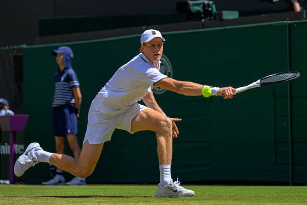 Day Nine: The Championships - Wimbledon 2026 LONDON, ENGLAND JULY 07 - Jannik Sinner of Italy during Gentlemen s Quarter Final against Jan-Lennard Struff of Germany at The Wimbledon Lawn Tennis Championship at Wimbledon on July 07, 2026 in London, England. (Photo by Keeran Marquis)  Copyright: xKeeranxMarquis Fotoarena SPPx Sportspressphoto_SPR186726