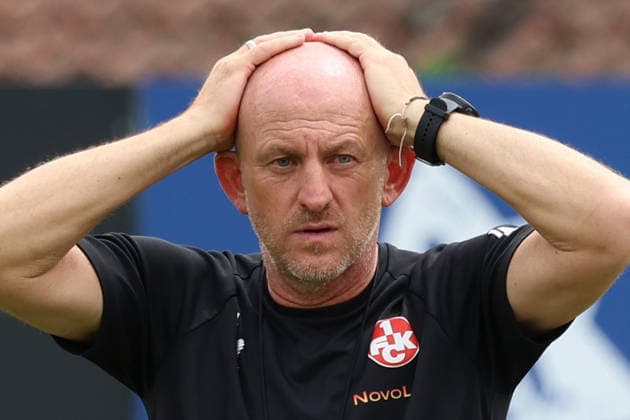 07.07.2026, xrekx, Fussball 2.Bundesliga, 1.FC Kaiserslautern - Training v.l. Torsten Lieberknecht Trainer (1.FC Kaiserslautern) enttaeuscht, enttäuscht, schaut enttaeuscht, niedergeschlagen, disappointed (DFL DFB REGULATIONS PROHIBIT ANY USE OF PHOTOGRAPHS as IMAGE SEQUENCES and or QUASI-VIDEO) Kaiserslautern *** July 7, 2026, xrekx, Soccer 2. Bundesliga, 1. FC Kaiserslautern Training: Torsten Lieberknecht, coach of 1. FC Kaiserslautern, looks disappointed, looks disappointed, dejected, disappointed DFL DFB REGULATIONS PROHIBIT ANY USE OF PHOTOGRAPHS as IMAGE SEQUENCES and or QUASI-VIDEO Kaiserslautern