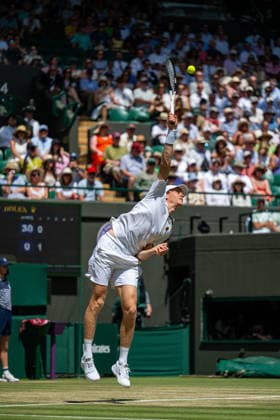 Tennis - Wimbledon Championship 2026 - Day 9 LONDON, ENGLAND - Tuesday, July 7, 2026: Jannik Sinner (ITA) during the Gentlemen s Singles Quarter-Final match on Day Nine of The Championships Wimbledon 2026 at the All England Lawn Tennis and Croquet Club. (Photo by Kirsten Holst Propaganda) LONDON All England Lawn Tennis and Croq GREATER LONDON ENGLAND  Copyright: xKirstenxHolstx 2026-07-07-003-Wimbledon_Day_9