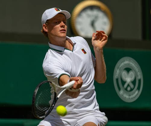 Tennis - Wimbledon Championship 2026 - Day 9 LONDON, ENGLAND - Tuesday, July 7, 2026: Jannik Sinner (ITA) serves during the Gentlemen s Singles Quarter-Final match on Day Nine of The Championships Wimbledon 2026 at the All England Lawn Tennis and Croquet Club. (Photo by Kirsten Holst Propaganda) LONDON All England Lawn Tennis and Croq GREATER LONDON ENGLAND  Copyright: xKirstenxHolstx 2026-07-07-008-Wimbledon_Day_9