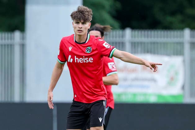 Alexander Vogel (Hannover 96) gestikuliert, Friendly match, Hannover 96 v 1. FC Phoenix Luebeck, Eilenriedestadion am 07. July 2026 in Hannover, Deutschland. (Foto von Marco Steinbrenner DeFodi Images) Alexander Vogel (Hannover 96) gestures, Friendly match, Hannover 96 v 1. FC Phoenix Luebeck, , July 7, 2026 in Hanover, Germany. (Photo by Marco Steinbrenner DeFodi Images) - *** Alexander Vogel of Hannover 96 gestures, Friendly match, Hannover 96 vs. 1 FC Phoenix Lübeck, Eilenriedestadion on July 7, 2026, in Hanover, Germany. Photo by Marco Steinbrenner, DeFodi Images. Alexander Vogel of Hannover 96 gestures, Friendly match, Hannover 96 vs. 1 FC Phoenix Lübeck, July 7, 2026, in Hanover, Germany. Photo by Marco Steinbrenner, DeFodi Images