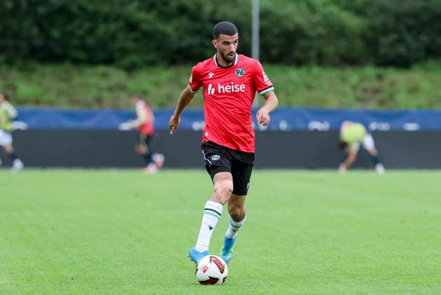 Waniss Taibi (Hannover 96) kontrolliert den Ball, Friendly match, Hannover 96 v 1. FC Phoenix Luebeck, Eilenriedestadion am 07. July 2026 in Hannover, Deutschland. (Foto von Marco Steinbrenner DeFodi Images) Waniss Taibi (Hannover 96) controls the ball, Friendly match, Hannover 96 v 1. FC Phoenix Luebeck, , July 7, 2026 in Hanover, Germany. (Photo by Marco Steinbrenner DeFodi Images) - *** Waniss Taibi of Hannover 96 controls the ball, Friendly match, Hannover 96 vs. 1 FC Phoenix Lübeck, Eilenriedestadion on July 7, 2026, in Hannover, Germany Photo by Marco Steinbrenner DeFodi Images Waniss Taibi of Hannover 96 controls the ball, Friendly match, Hannover 96 vs. 1 FC Phoenix Lübeck, July 7, 2026, in Hanover, Germany Photo by Marco Steinbrenner DeFodi Images