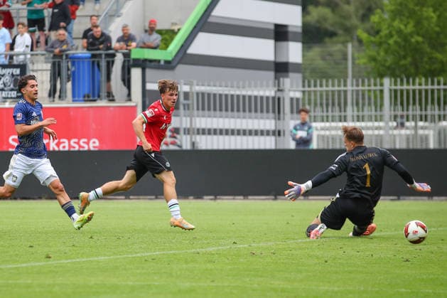 07.07.2026, xtgx, Fussball Testspiel, Hannover 96 - 1. FC Phönix Lübeck emspor, v.l. Tom Hobrecht (Hannover) schiesst Tor, schießt, Torschuetze, erzielt Tor, Treffer, scores the goal (DFL DFB REGULATIONS PROHIBIT ANY USE OF PHOTOGRAPHS as IMAGE SEQUENCES and or QUASI-VIDEO) Hannover *** July 7, 2026, xtgx, Soccer Friendly Match, Hannover 96 vs. 1. FC Phönix Lübeck emspor, from left: Tom Hobrecht of Hannover scores a goal, shoots, goal scorer, scores a goal, goal, scores the goal DFL DFB REGULATIONS PROHIBIT ANY USE OF PHOTOGRAPHS as IMAGE SEQUENCES and or QUASI-VIDEO Hannover