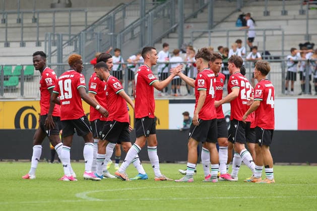 07.07.2026, xtgx, Fussball Testspiel, Hannover 96 - 1. FC Phönix Lübeck emspor, v.l. Tom Hobrecht (Hannover) Jubel, Torjubel, jubelt ueber das Tor, celebrate the goal, celebration (DFL DFB REGULATIONS PROHIBIT ANY USE OF PHOTOGRAPHS as IMAGE SEQUENCES and or QUASI-VIDEO) Hannover *** July 7, 2026, xtgx, soccer friendly, Hannover 96 vs. 1. FC Phönix Lübeck emspor, from left: Tom Hobrecht (Hannover) celebrating, Goal celebration, celebrating the goal, DFL and DFB regulations prohibit any use of photographs as image sequences and or quasi-video Hannover