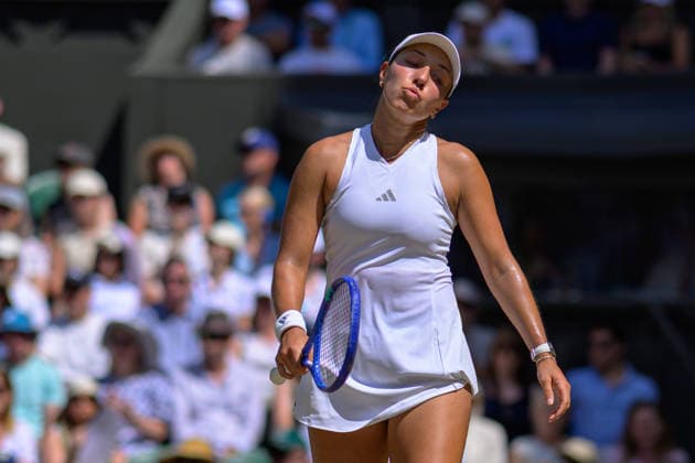 Day Nine: The Championships - Wimbledon 2026 LONDON, ENGLAND JULY 07 - Jessica Pegula of United States looks dejected during Ladies Quarter Finals against Coco Gauff of United States at The Wimbledon Lawn Tennis Championship at Wimbledon on July 07, 2026 in London, England. (Photo by Keeran Marquis)  Copyright: xKeeranxMarquis Fotoarena SPPx Sportspressphoto_SPR186745