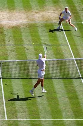 Jannik Sinner and Jan-Lennard Struff during their quarter-final match Wimbledon Tennis Championships, Day 9, The All England Lawn Tennis and Croquet Club, London, UK - 07 Jul 2026London The All England Lawn Tennis and United Kingdom  Copyright: xJamesxMarsh Shutterstockx 16978027ai