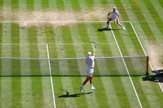 Jannik Sinner and Jan-Lennard Struff during their quarter-final match Wimbledon Tennis Championships, Day 9, The All England Lawn Tennis and Croquet Club, London, UK - 07 Jul 2026London The All England Lawn Tennis and United Kingdom  Copyright: xJamesxMarsh Shutterstockx 16978027ae