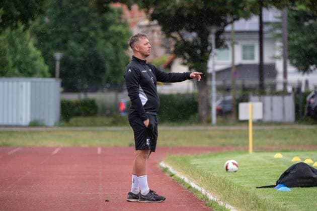Fußball, Herren, Saison 2026 2027, Regionalliga Nordost, VSG Altglienicke, Training, Trainer Dan Twardzik (VSG Altglienicke), 07.07. 2026, *** Soccer, Men s, 2026–2027 Season, Northeast Regional League, VSG Altglienicke, Practice, Coach Dan Twardzik, VSG Altglienicke, July 7, 2026, Copyright: xMatthiasxKochx