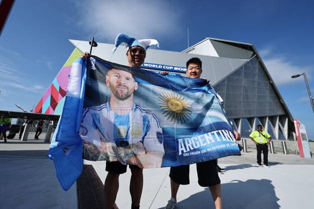 FIFA World Cup, WM, Weltmeisterschaft, Fussball 2026 - Round of 16 - Argentina vs Egypt Supporters of Argentina pose for a photo as they make their way to the stadium ahead of the FIFA World Cup 2026 Round of 16 match Argentina against Egypt, in Atlanta, USA, 07 July 2026. ATLANTA United States  Copyright: xRONALDxWITTEKx